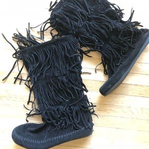 NWOT Mid Height Faux Suede Black Fringe Boots